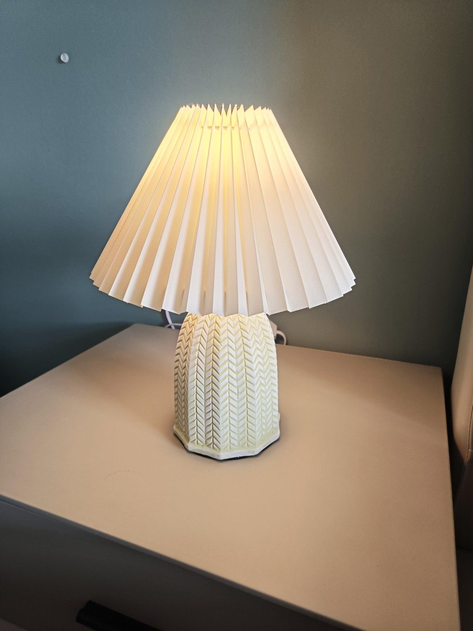 WOW Vintage Pleated Table Lamp