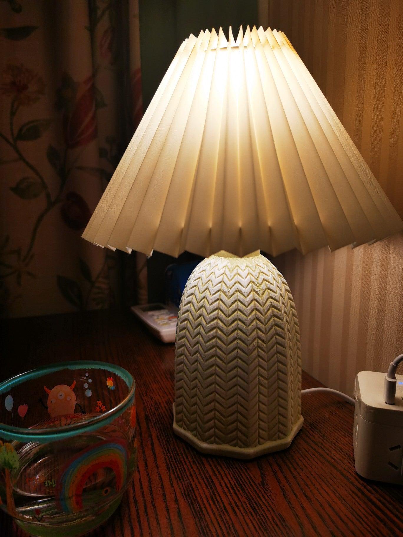 WOW Vintage Pleated Table Lamp