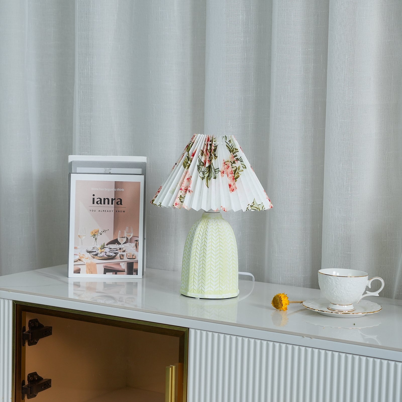 WOW Vintage Pleated Table Lamp