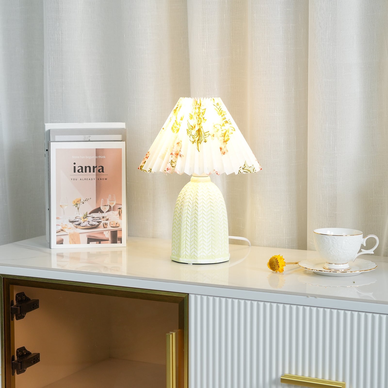 WOW Vintage Pleated Table Lamp