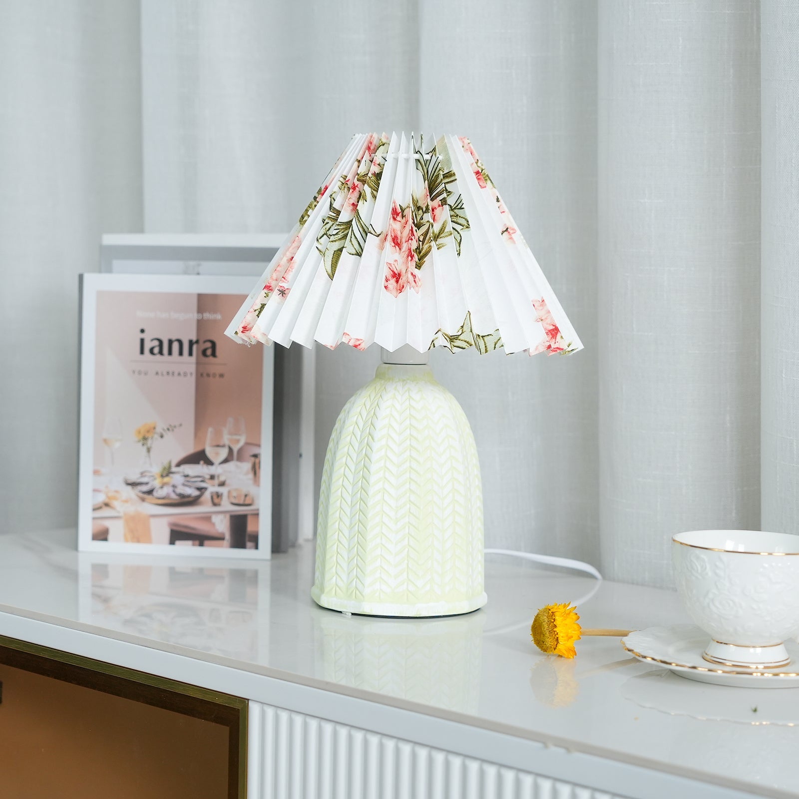 WOW Vintage Pleated Table Lamp