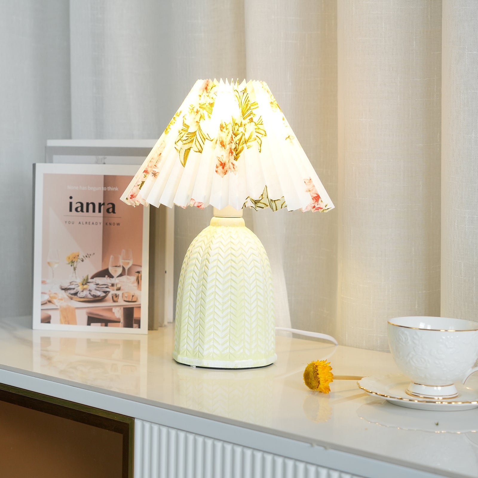 WOW Vintage Pleated Table Lamp