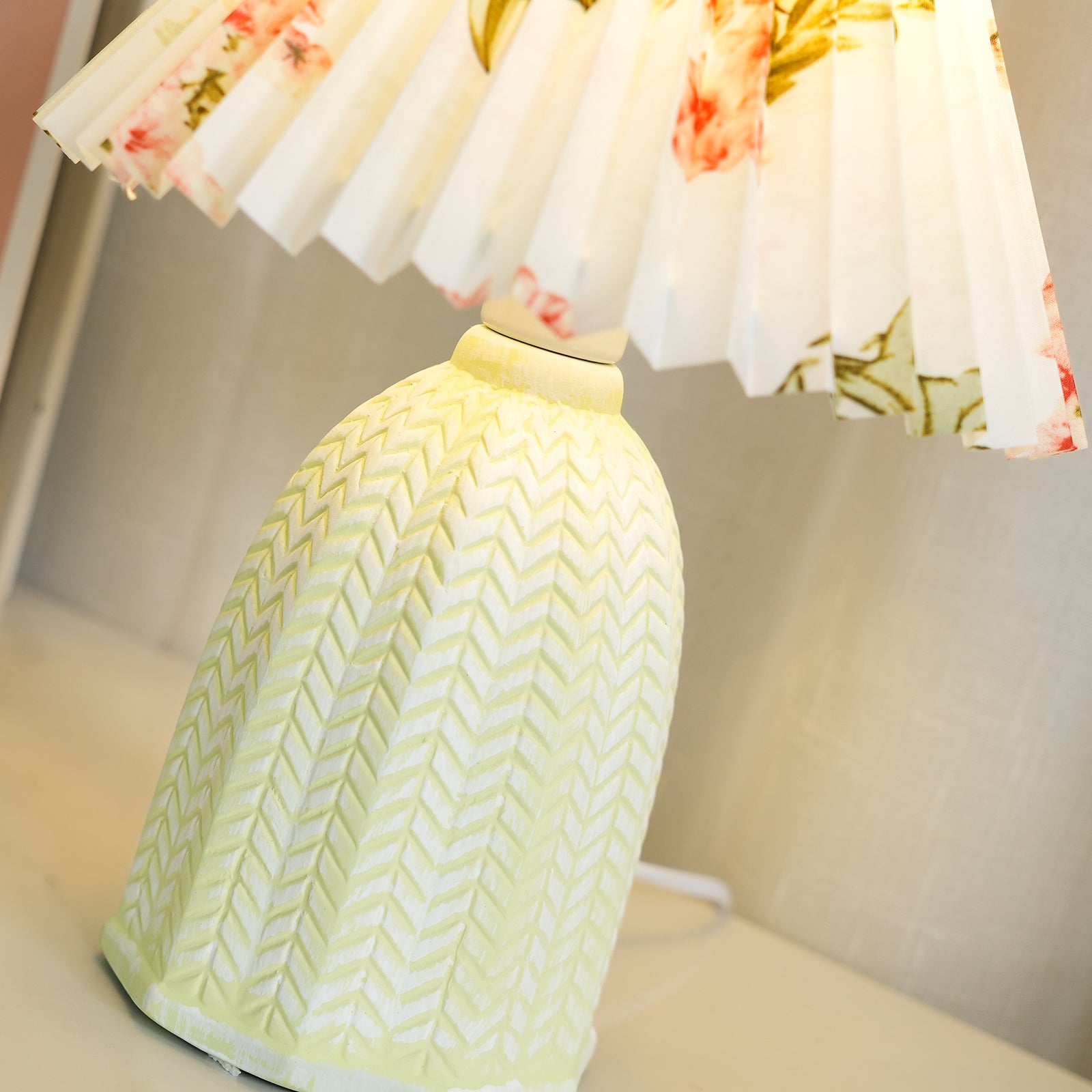 WOW Vintage Pleated Table Lamp