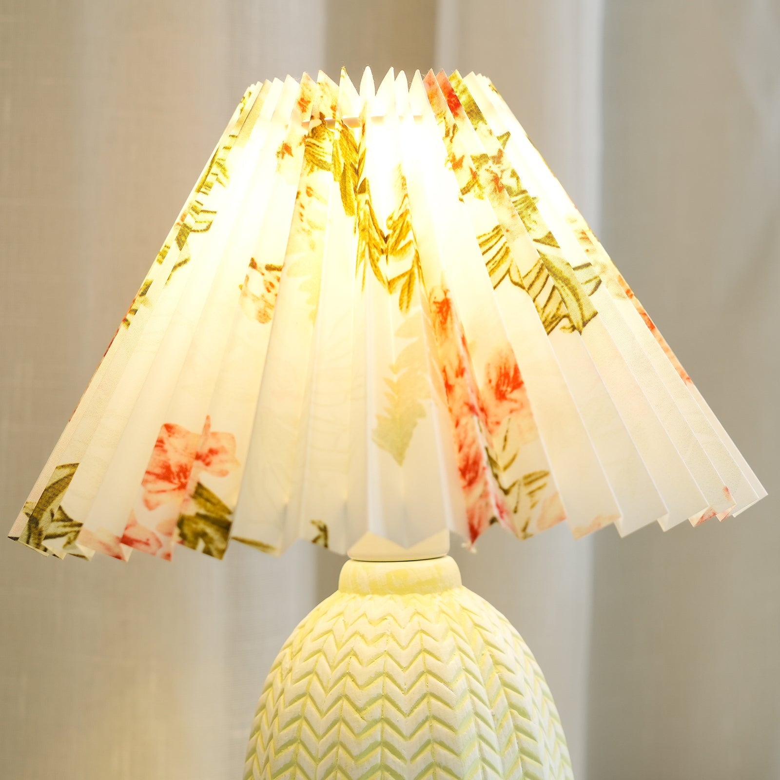 WOW Vintage Pleated Table Lamp