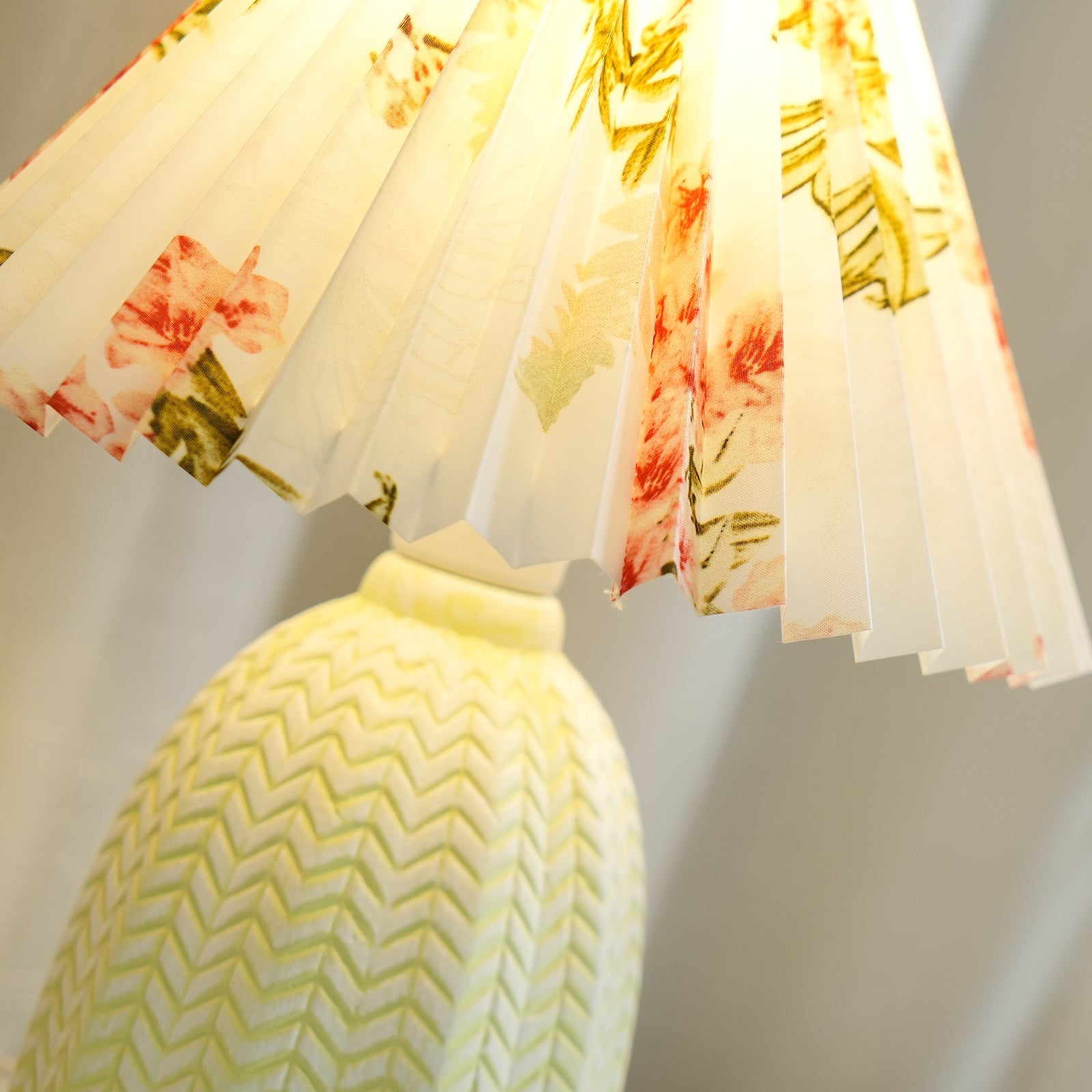 WOW Vintage Pleated Table Lamp