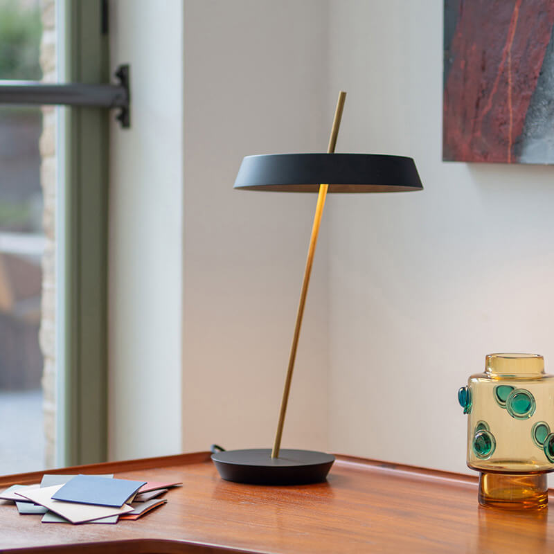 Minimalist Rotating Table Lamp